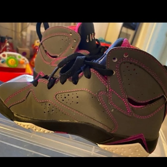 Jordan Valentine’s Day retro 7s - Picture 4 of 4